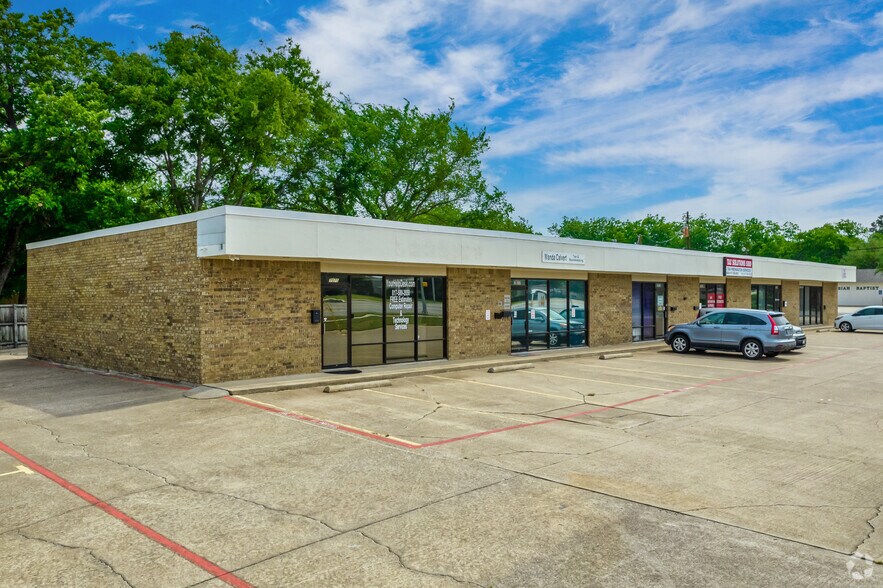 7075-7085 Baker Blvd, Richland Hills, TX à louer - Photo principale – Image 1 sur 4