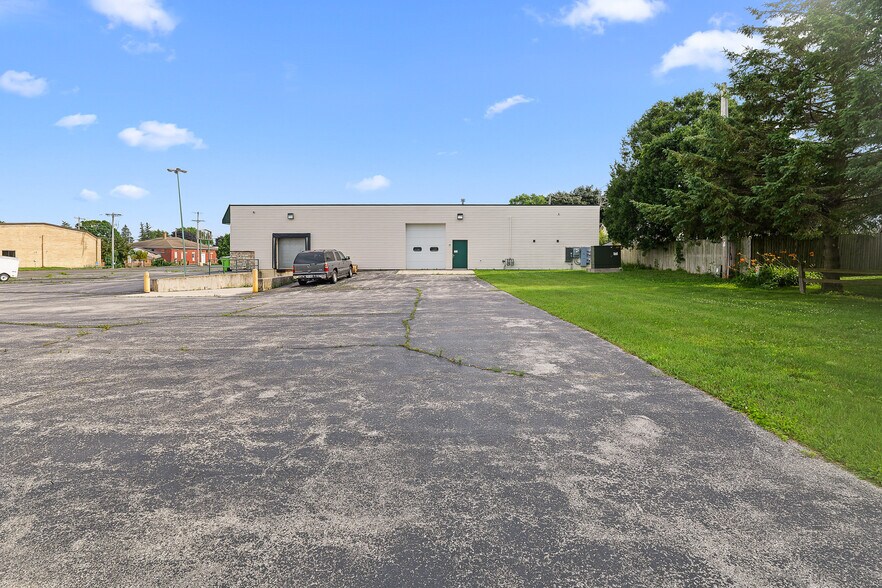 1828 Park Ave, New Holstein, WI à vendre - Photo de l’immeuble – Image 2 sur 59