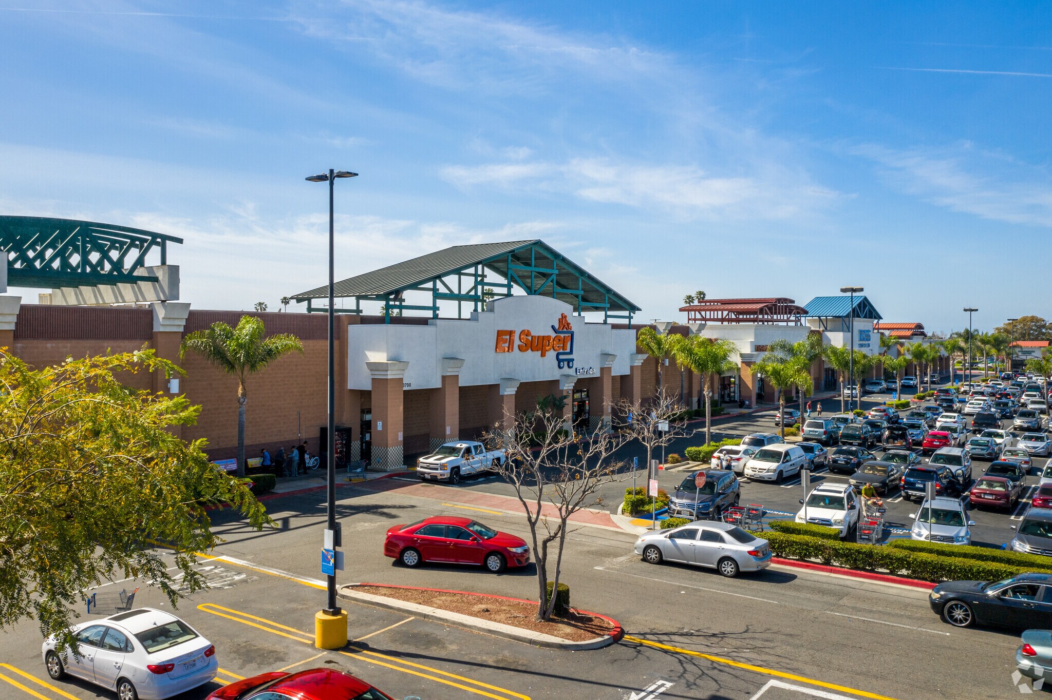 3600-3770 McFadden Ave, Santa Ana, CA à louer Photo principale– Image 1 sur 16