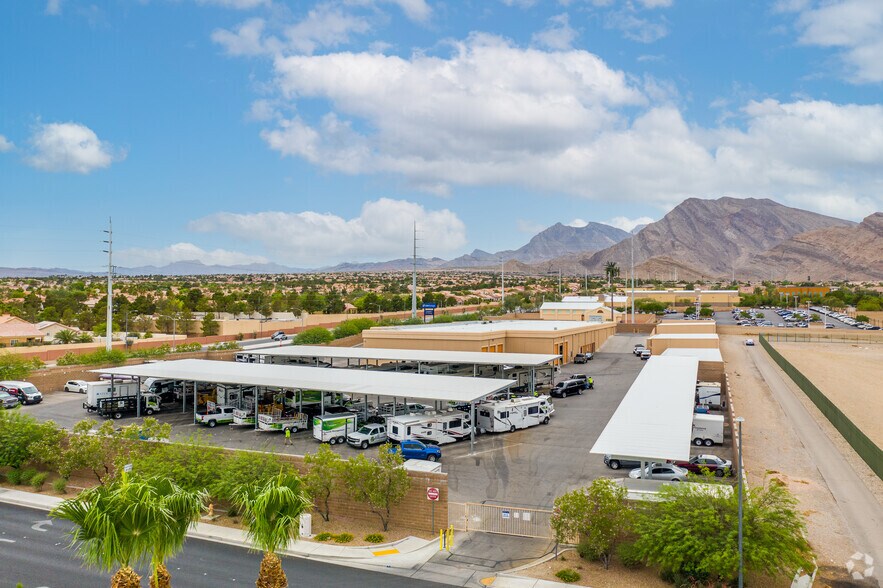 9770 W Cheyenne Ave, Las Vegas, NV à louer - Photo de l’immeuble – Image 3 sur 4