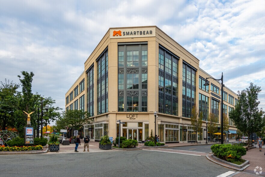 450 Artisan Way, Somerville, MA à louer - Photo de l’immeuble – Image 1 sur 10
