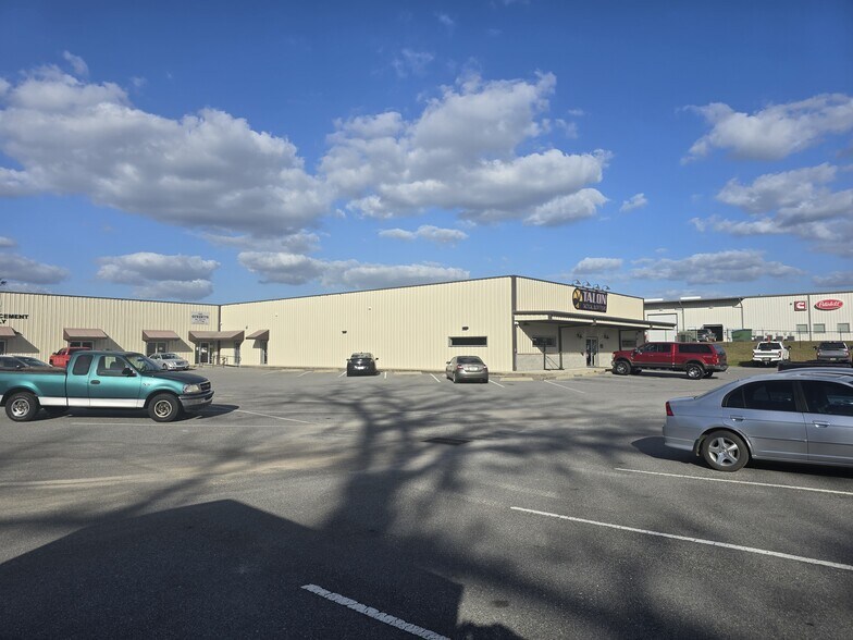 301 Commerce Blvd, Midway, FL à louer - Photo de l’immeuble – Image 2 sur 11