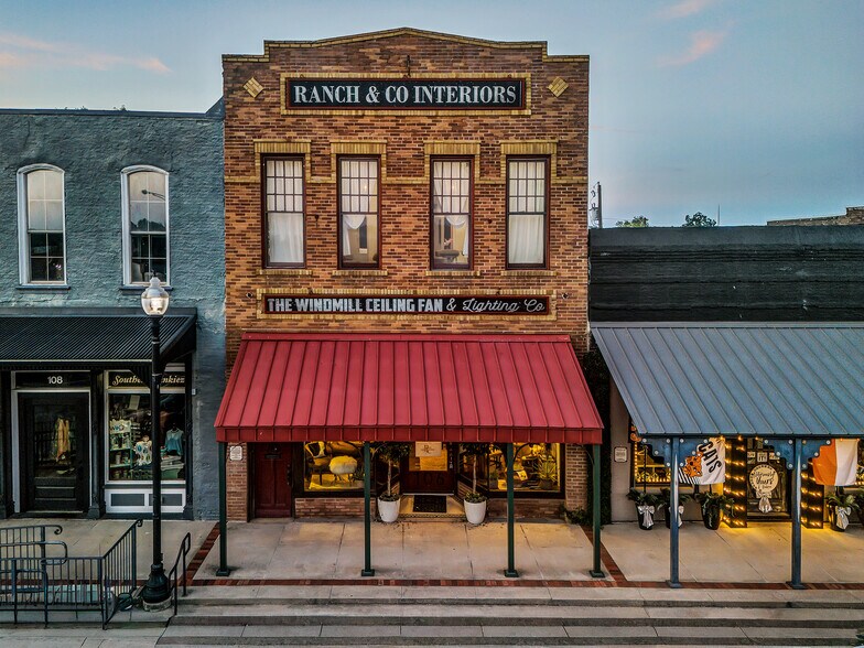 106 W Main St, Pilot Point, TX à vendre - Photo de l’immeuble – Image 3 sur 95