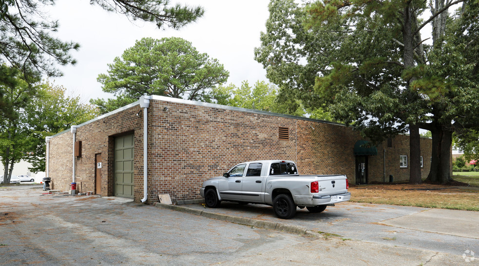 953 Norfolk Sq, Norfolk, VA à vendre - Photo de l’immeuble – Image 3 sur 5