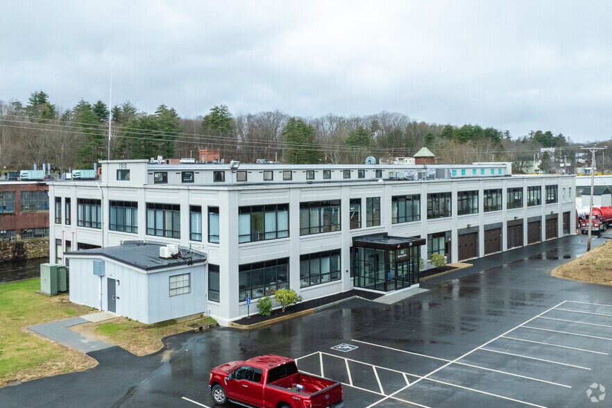 80 Optical Dr, Southbridge, MA à louer - Photo principale – Image 1 sur 80