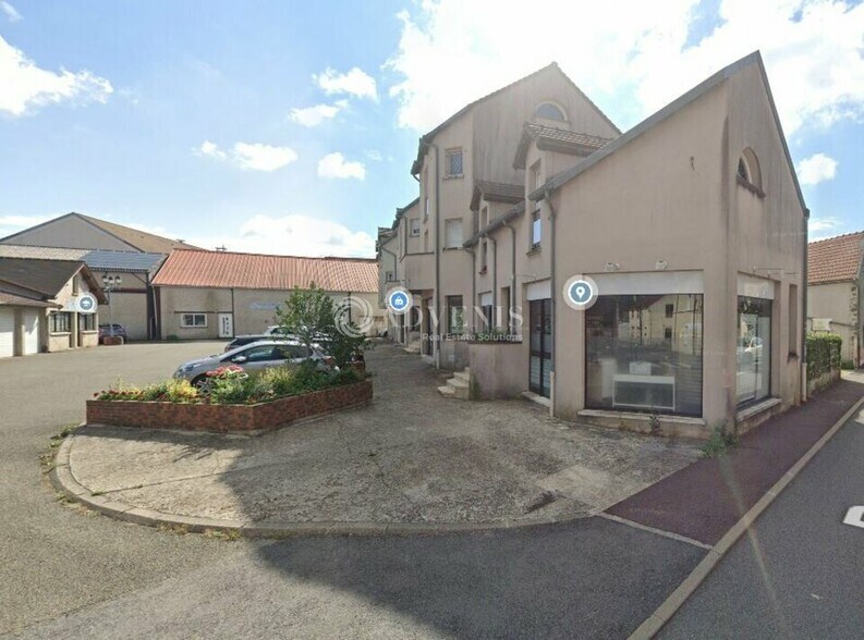 1 Rue Aux Fleurs, Voisins-le-Bretonneux à louer - Photo de l’immeuble – Image 1 sur 7