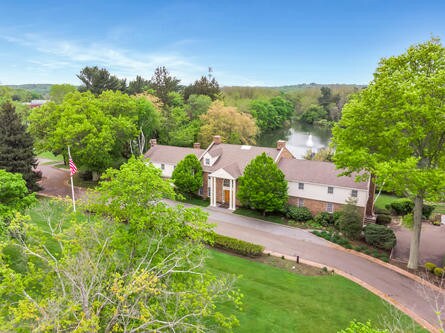 952 Holmdel Rd, Holmdel, NJ à louer Photo principale– Image 1 sur 19
