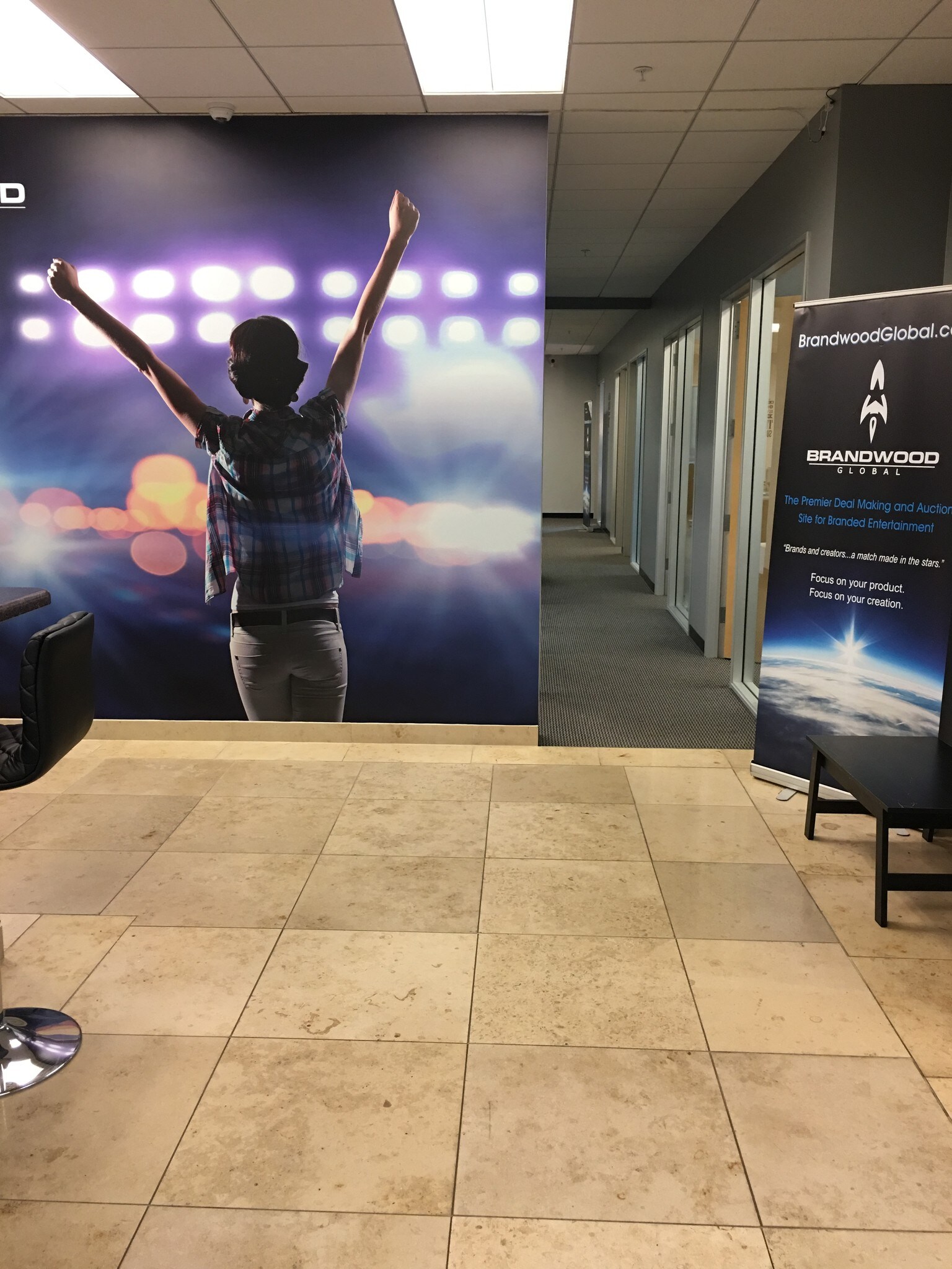 25350 Magic Mountain Pky, Valencia, CA à louer Photo de l’immeuble– Image 1 sur 16