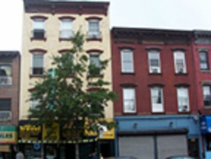 507 Grand St, Brooklyn, NY à vendre Photo de l’immeuble– Image 1 sur 4