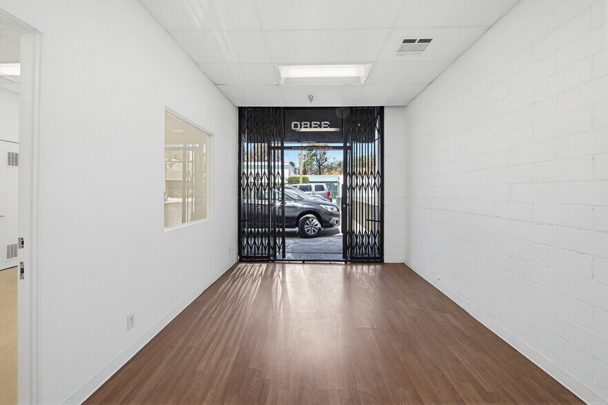 3380 Livonia Ave, Los Angeles, CA à louer - Photo de l’immeuble – Image 2 sur 9