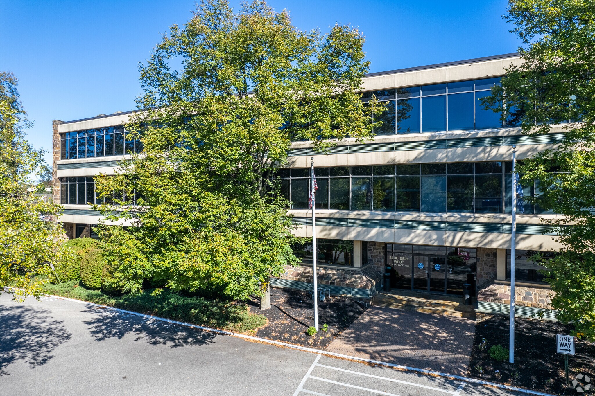 653 Skippack Pike, Blue Bell, PA à louer Photo principale– Image 1 sur 8