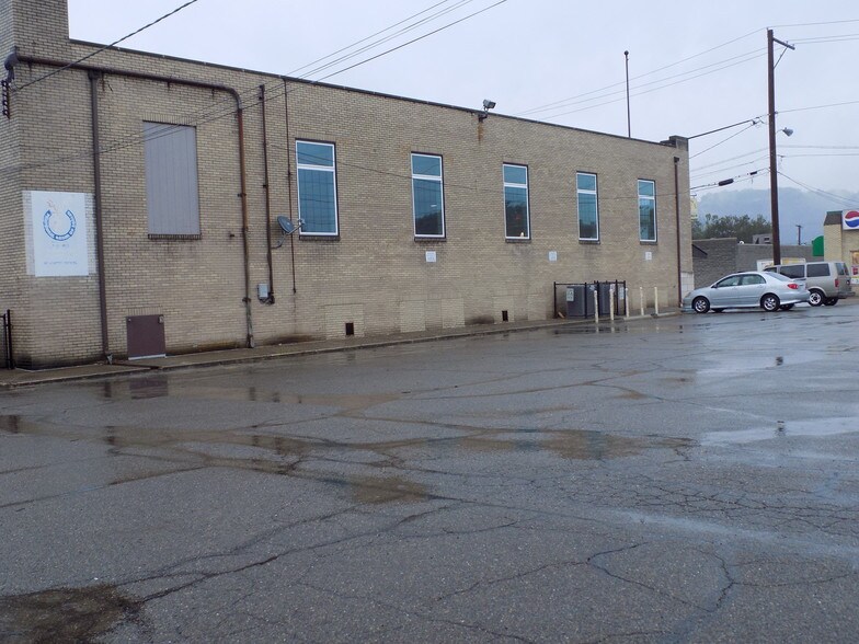 121 Jefferson Ave, Moundsville, WV à vendre - Photo de l’immeuble – Image 2 sur 19