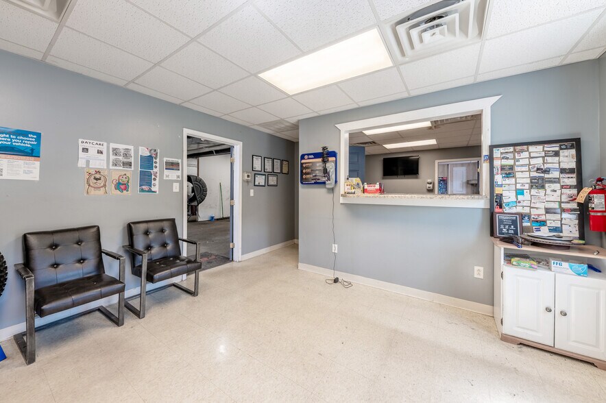 1385 Greenbag Rd, Morgantown, WV à louer - Photo de l’immeuble – Image 3 sur 10