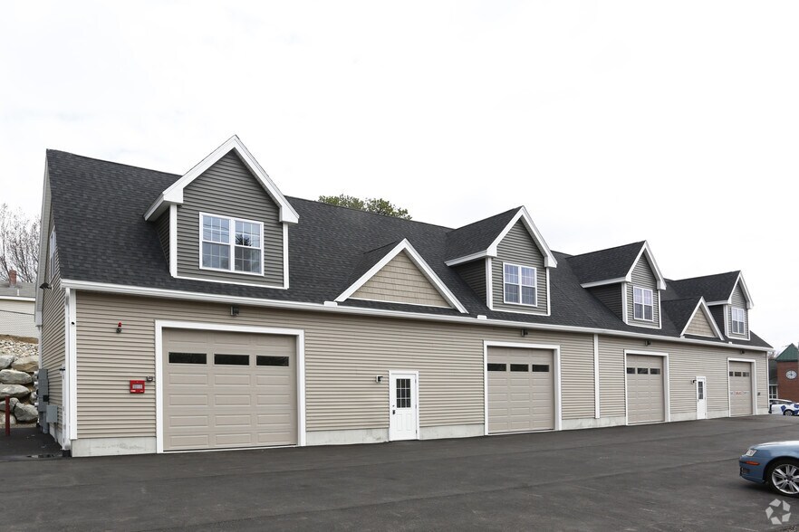 1393 Lakeview Ave, Dracut, MA à louer - Photo de l’immeuble – Image 2 sur 2