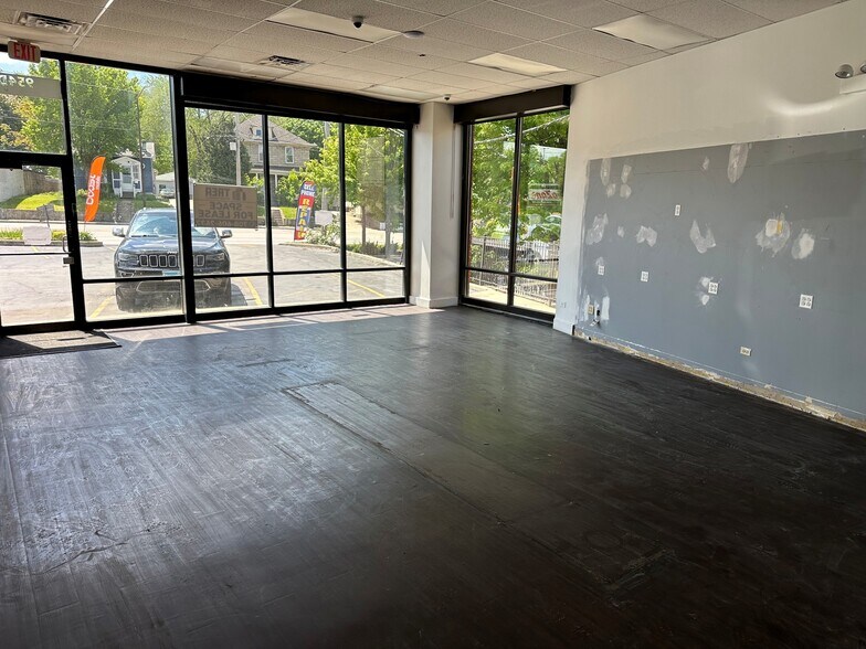 954 E New York St, Aurora, IL à louer - Photo intérieure – Image 2 sur 19