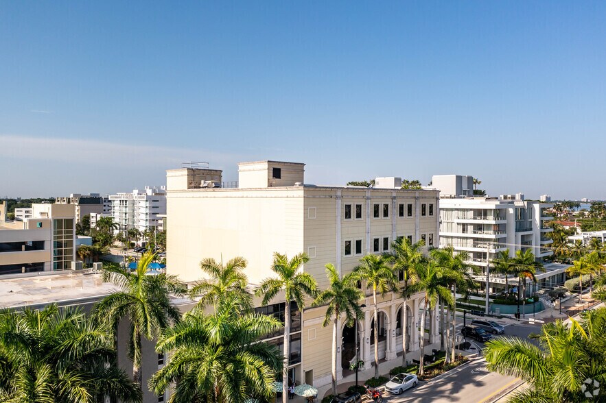 1170 Kane Concourse, Bay Harbor Islands, FL à louer - Photo de l’immeuble – Image 3 sur 8