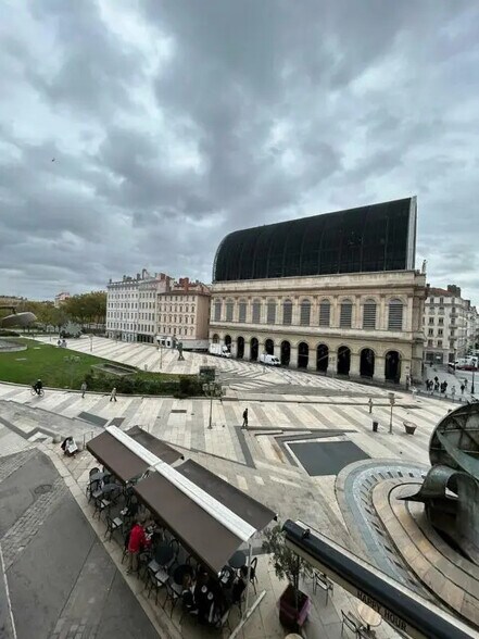 Bureau dans Lyon à louer - Photo de l’immeuble – Image 1 sur 1