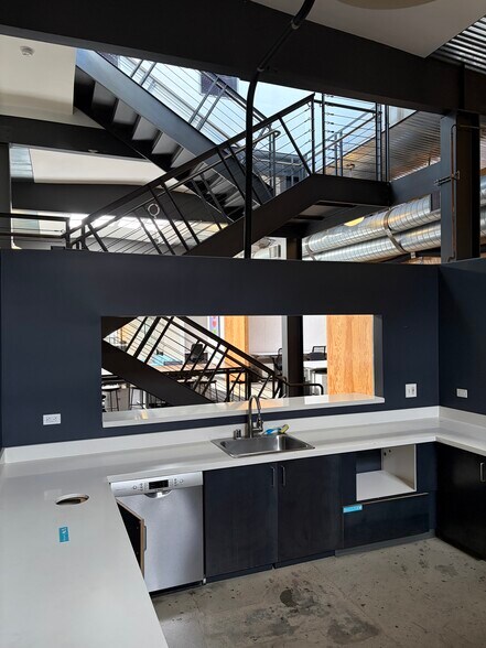 248 Main St, Venice, CA à louer - Photo de l’immeuble – Image 2 sur 12