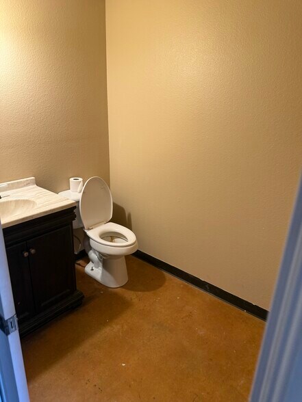23061-23065 Tx-46 Hwy, Bulverde, TX à louer - Photo intérieure – Image 3 sur 6