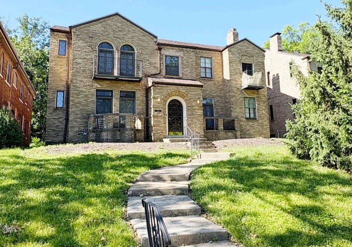 7358 Pershing Ave, University City, MO à vendre - Photo de l’immeuble – Image 1 sur 13