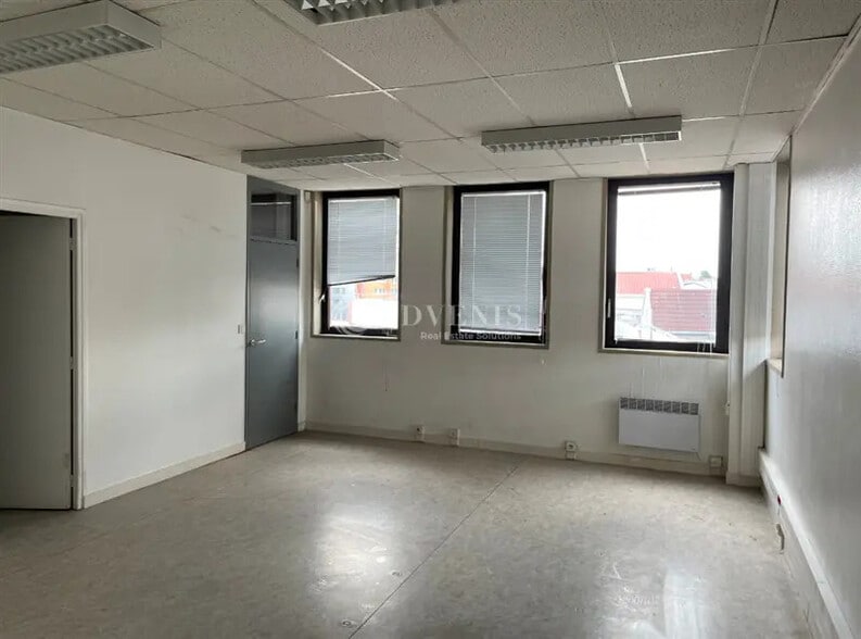 Bureau dans Roubaix à louer - Photo de l’immeuble – Image 3 sur 7