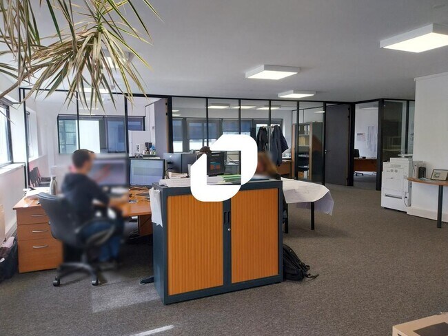 Plus de détails pour Bureau à louer