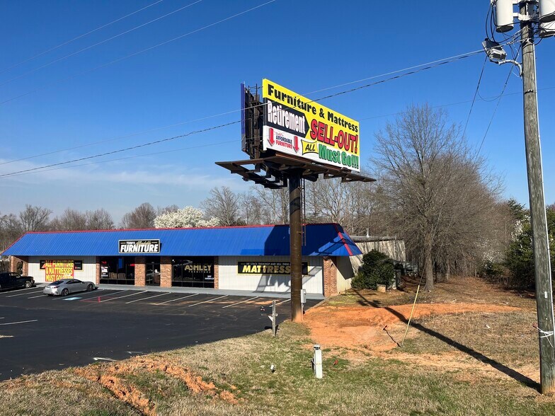 1550 Freeway Dr, Reidsville, NC à louer - Photo de l’immeuble – Image 2 sur 22