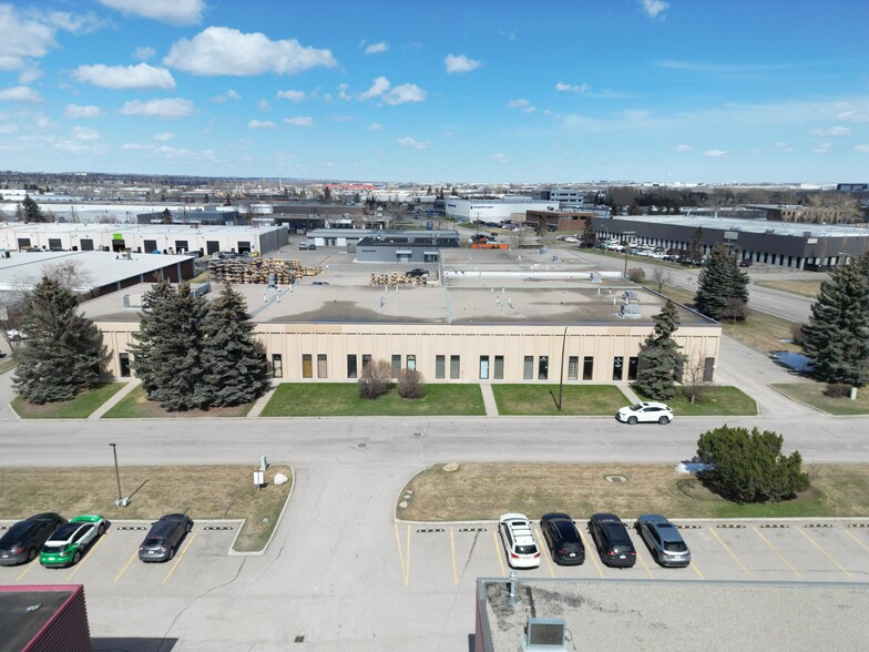 3529 12th St NE, Calgary, AB à louer - Photo de l’immeuble – Image 2 sur 5