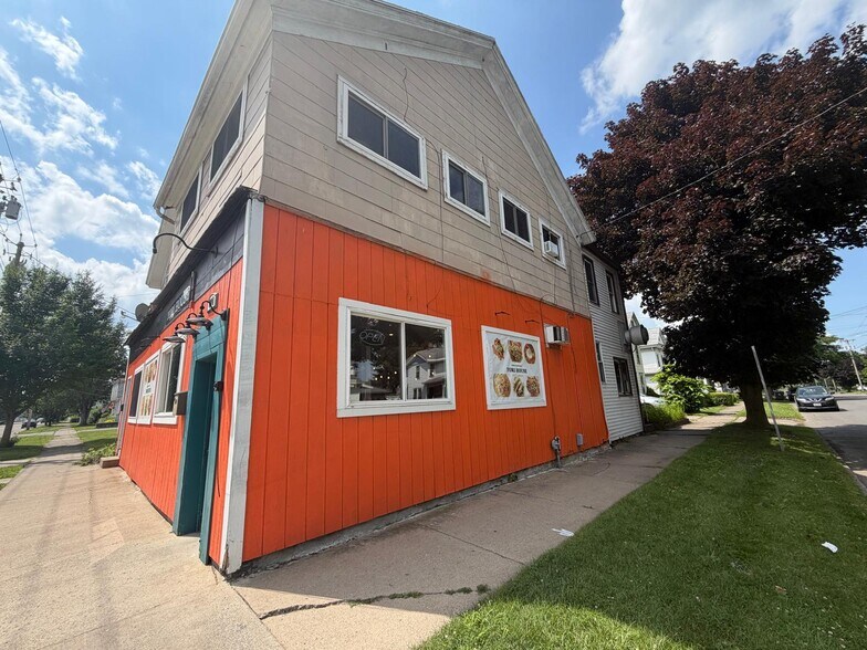 114 Elm Street, Cortland, NY à vendre - Photo de l’immeuble – Image 3 sur 39