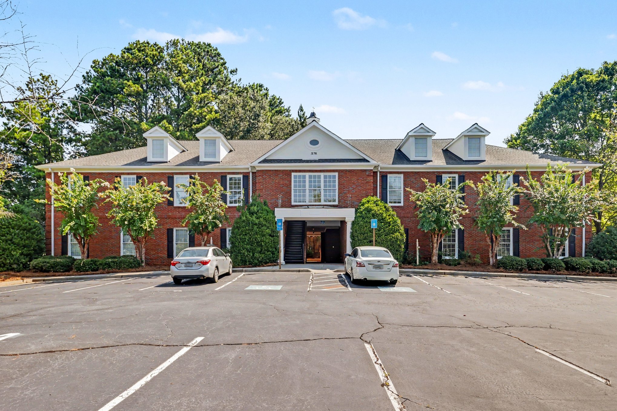 576 Colonial Park Dr, Roswell, GA à louer Photo intérieure– Image 1 sur 16