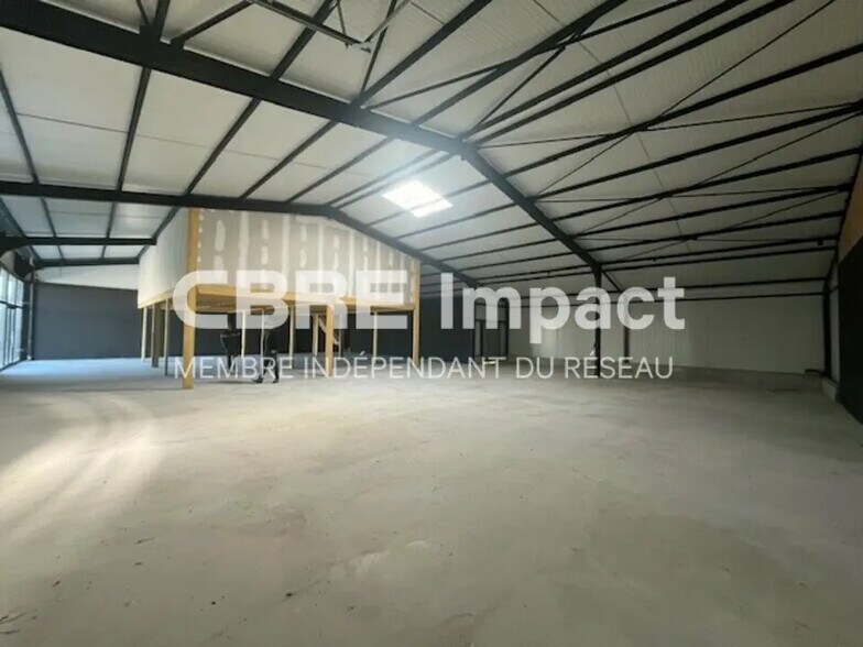 Local commercial dans Bétheny à louer - Photo de l’immeuble – Image 3 sur 9