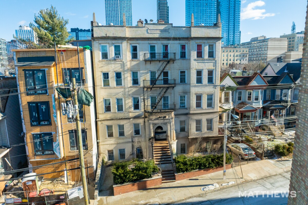 70 Tonnele Ave, Jersey City, NJ à vendre Photo principale– Image 1 sur 4