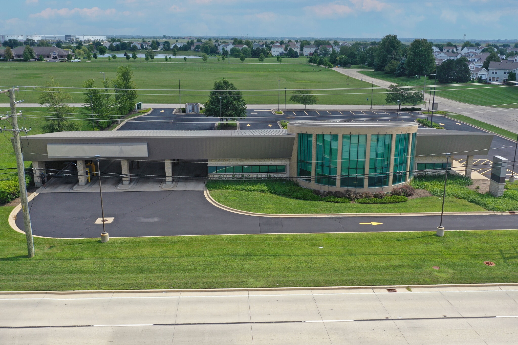16051 Weber Rd, Crest Hill, IL à louer Photo de l’immeuble– Image 1 sur 7