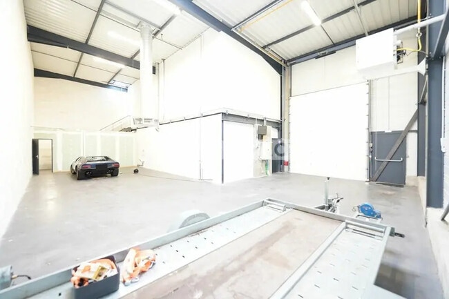 Plus de détails pour Bureau, Industriel/Logistique à louer