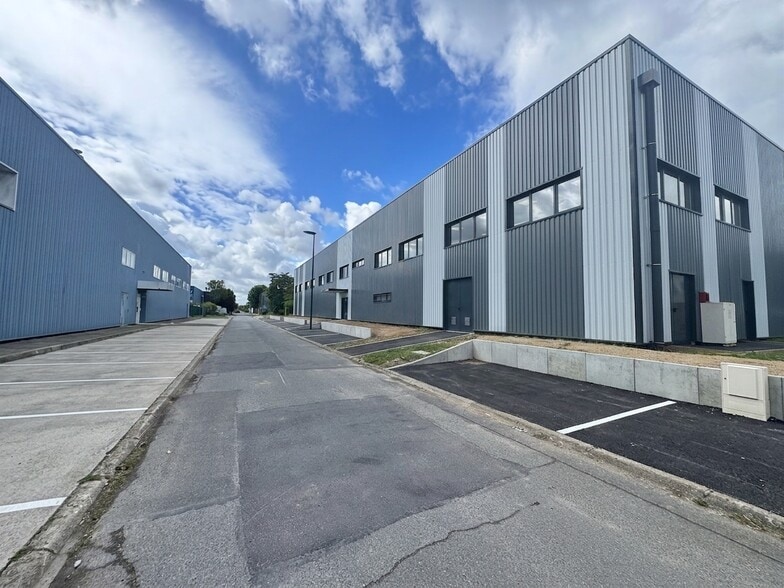12 Rue André Ampére, Saint-Ouen-l'Aumône à louer - Photo de l’immeuble – Image 1 sur 1