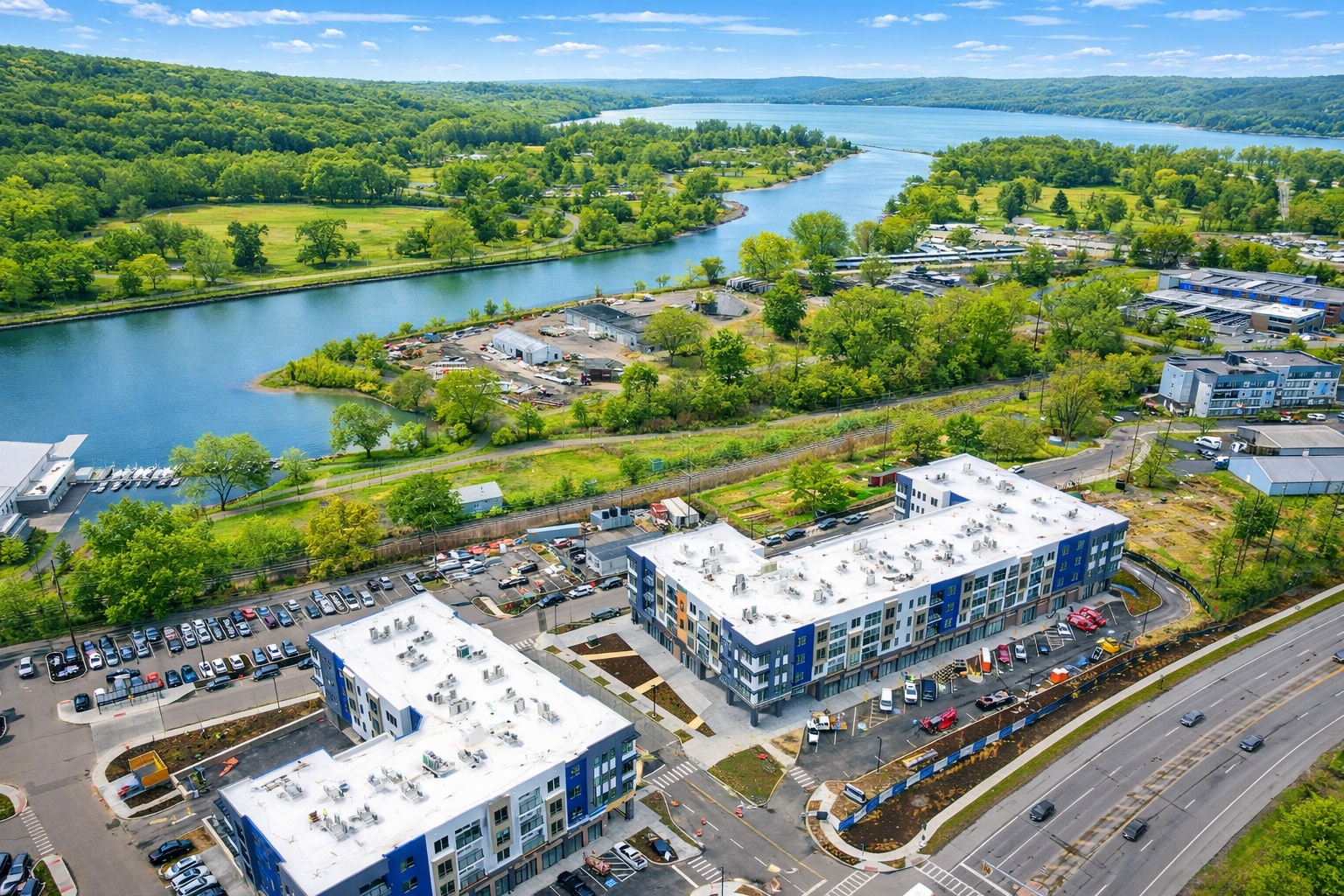 201 Cayuga Park Ln, Ithaca, NY à louer Photo principale– Image 1 sur 9