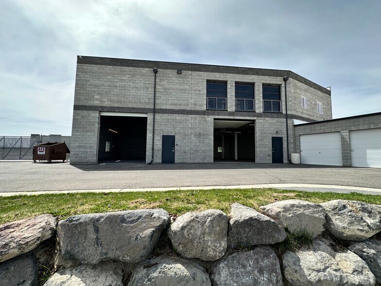 4612 W 7000 S, West Jordan, UT à louer - Photo de l’immeuble – Image 3 sur 12