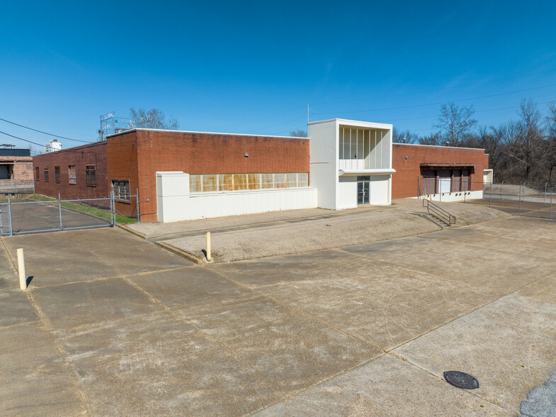 700 Huron, Memphis, TN à louer - Photo de l’immeuble – Image 3 sur 9