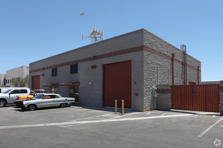 1953 Whitney Mesa Dr, Henderson, NV à vendre - Photo de l’immeuble – Image 2 sur 24