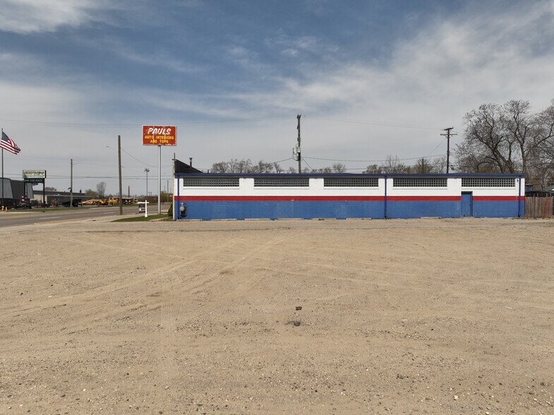 700 Cesar E Chavez Ave, Pontiac, MI à vendre - Photo de l’immeuble – Image 2 sur 15