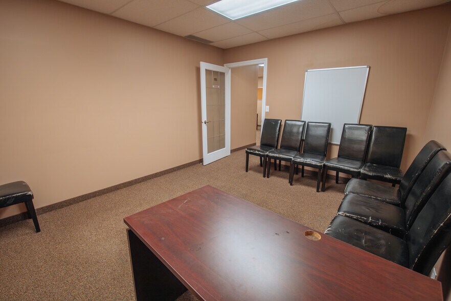 32 Westwinds Cres NE, Calgary, AB à vendre - Photo de l’immeuble – Image 3 sur 15