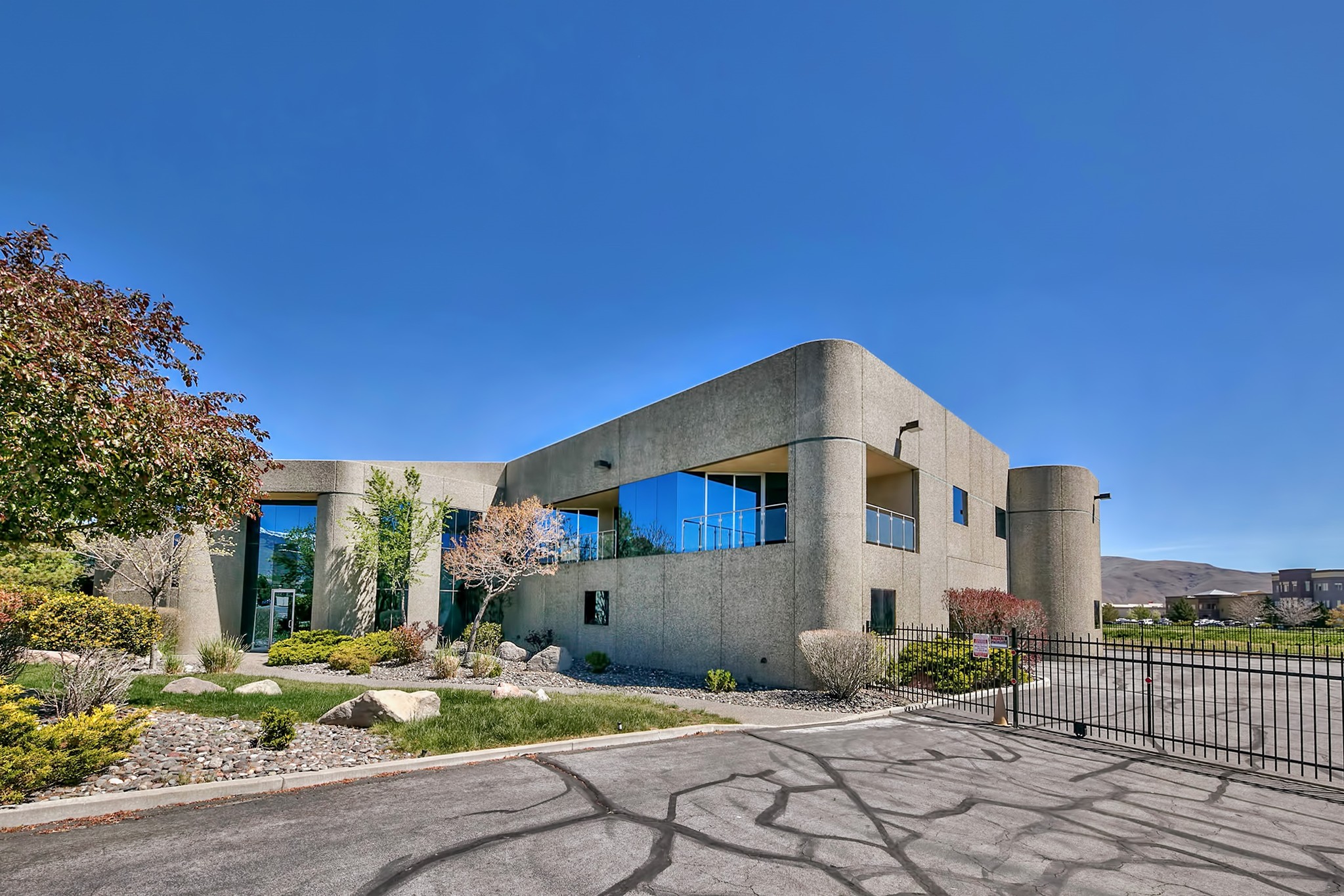 9550 Gateway Dr, Reno, NV à vendre Photo de l’immeuble– Image 1 sur 24