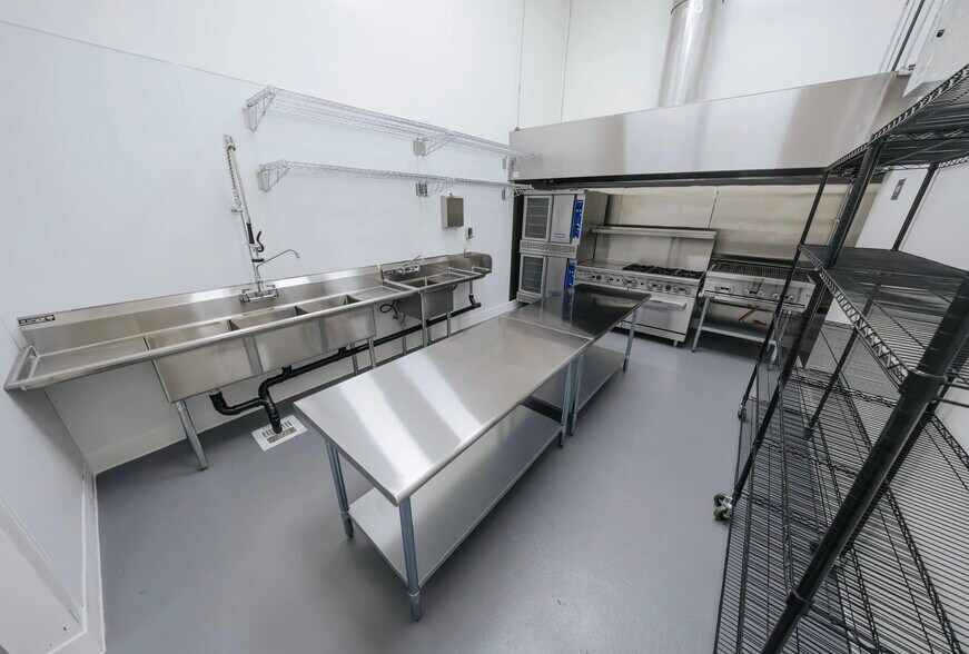 17290 Newhope St, Fountain Valley, CA à louer - Photo principale – Image 1 sur 13