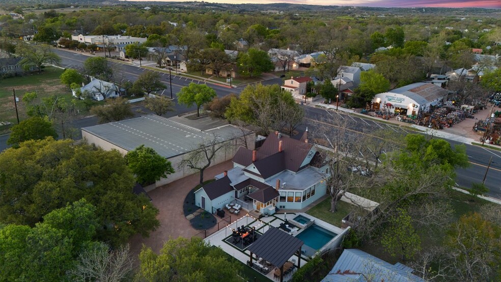 619 W Main St, Fredericksburg, TX à vendre - Photo de l’immeuble – Image 2 sur 32