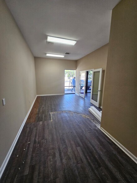 6801 Menchaca Rd, Austin, TX à louer - Photo de l’immeuble – Image 3 sur 9