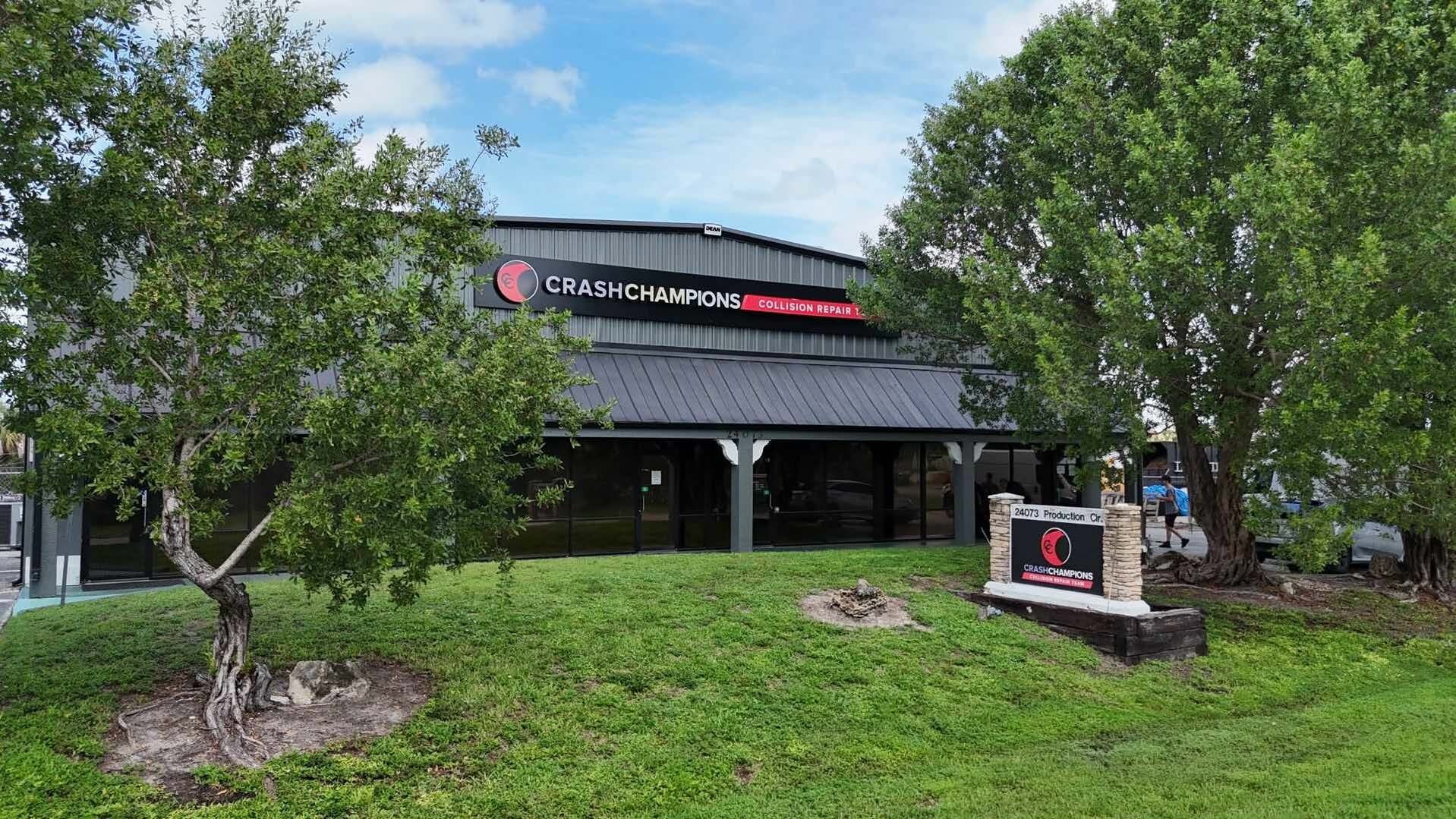 24073 Production Cir, Bonita Springs, FL à vendre Photo principale– Image 1 sur 4