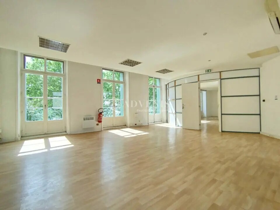 Bureau dans à louer Photo de l’immeuble– Image 1 sur 4