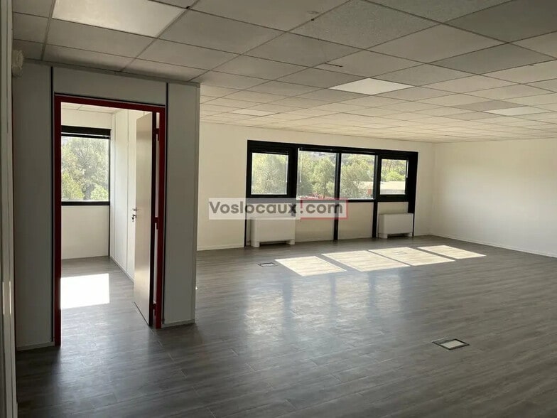 Bureau dans Vallauris à louer - Photo de l’immeuble – Image 2 sur 5
