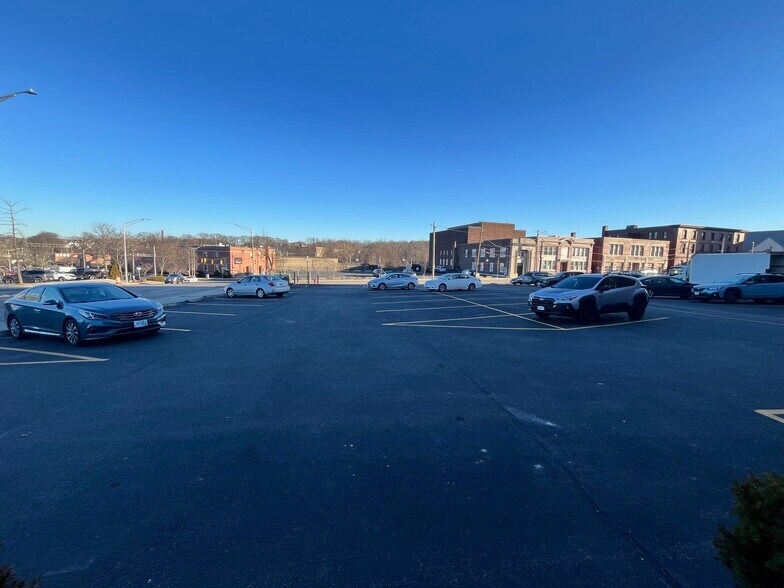 1 Social St, Woonsocket, RI à louer - Photo de l’immeuble – Image 3 sur 17