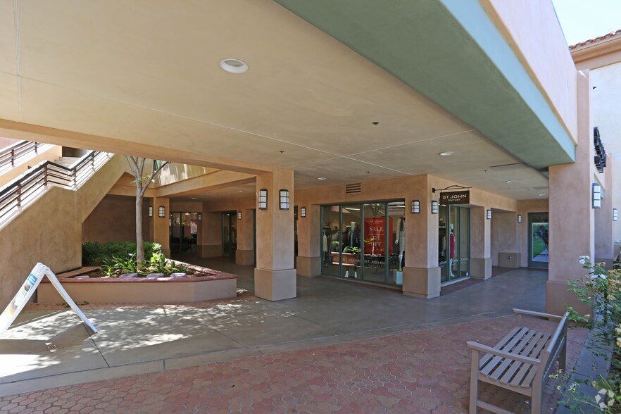 5617 Paseo Del Norte, Carlsbad, CA à vendre - Photo de l’immeuble – Image 3 sur 8